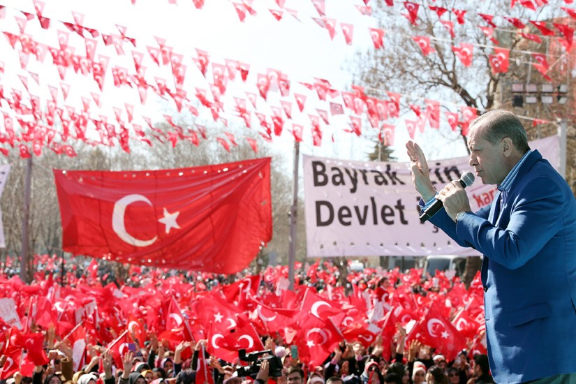 الرئيس التركي رجب طيب اردوغان يلقي كلمة أمام حشد جماهيري في مدينة (غازي عنتاب) جنوب شرق تركيا