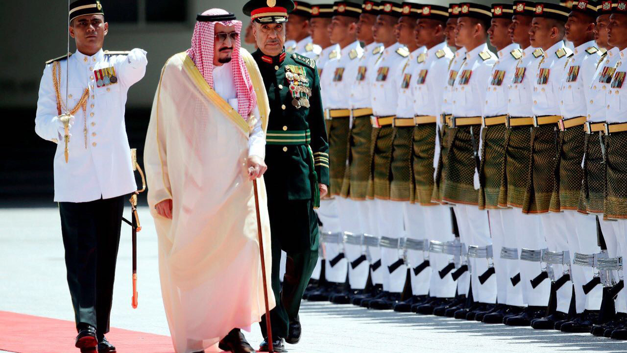 خادم الحرمين الشريفين الملك سلمان بن عبدالعزيز أثناء وصوله إلى ماليزيا