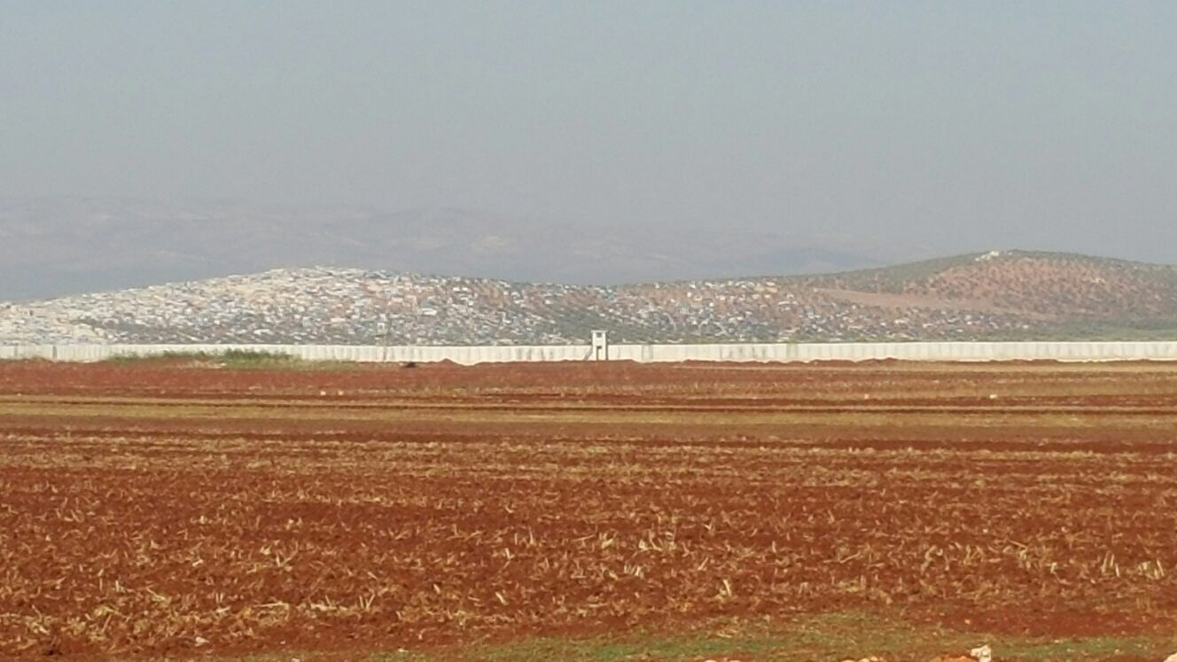 الحدود التركية السورية من مدينة (هاطاي) جنوبي تركيا