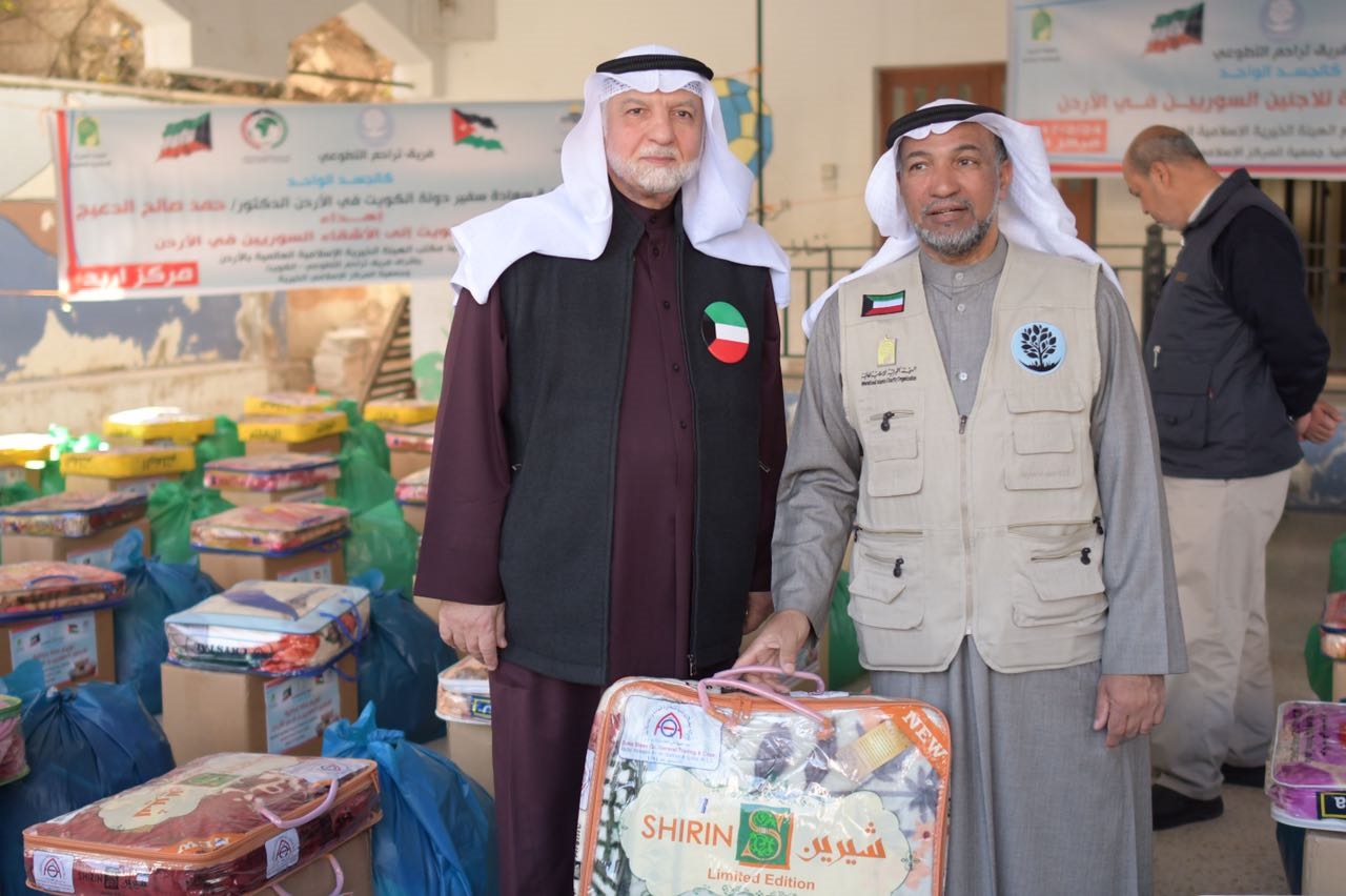 Group of Kuwaiti volunteers distributed humanitarian aid to Syrians