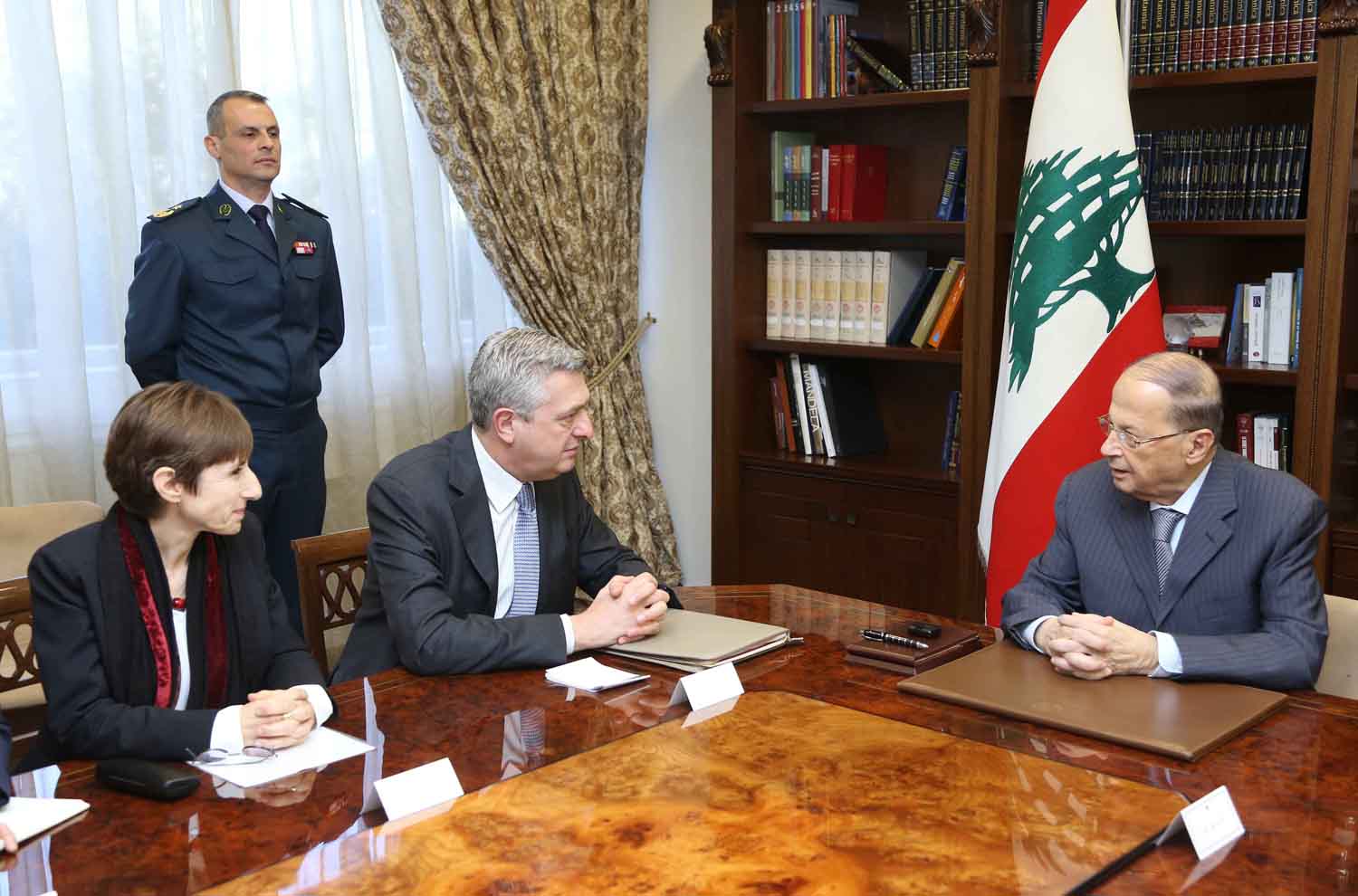 الرئيس اللبناني ميشال عون خلال لقائه مفوض الامم المتحدة السامي لشؤون اللاجئين فيليبو غراندي