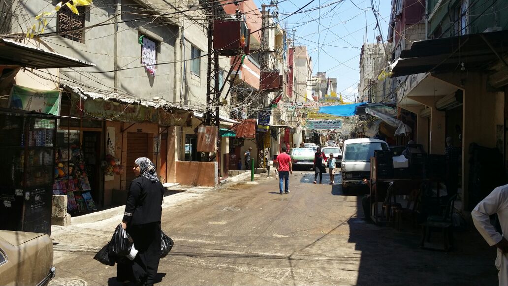 حالة من التوتر الامني تسيطر على احياء مخيم (عين الحلوة) للاجئين الفلسطينيين بجنوب لبنان