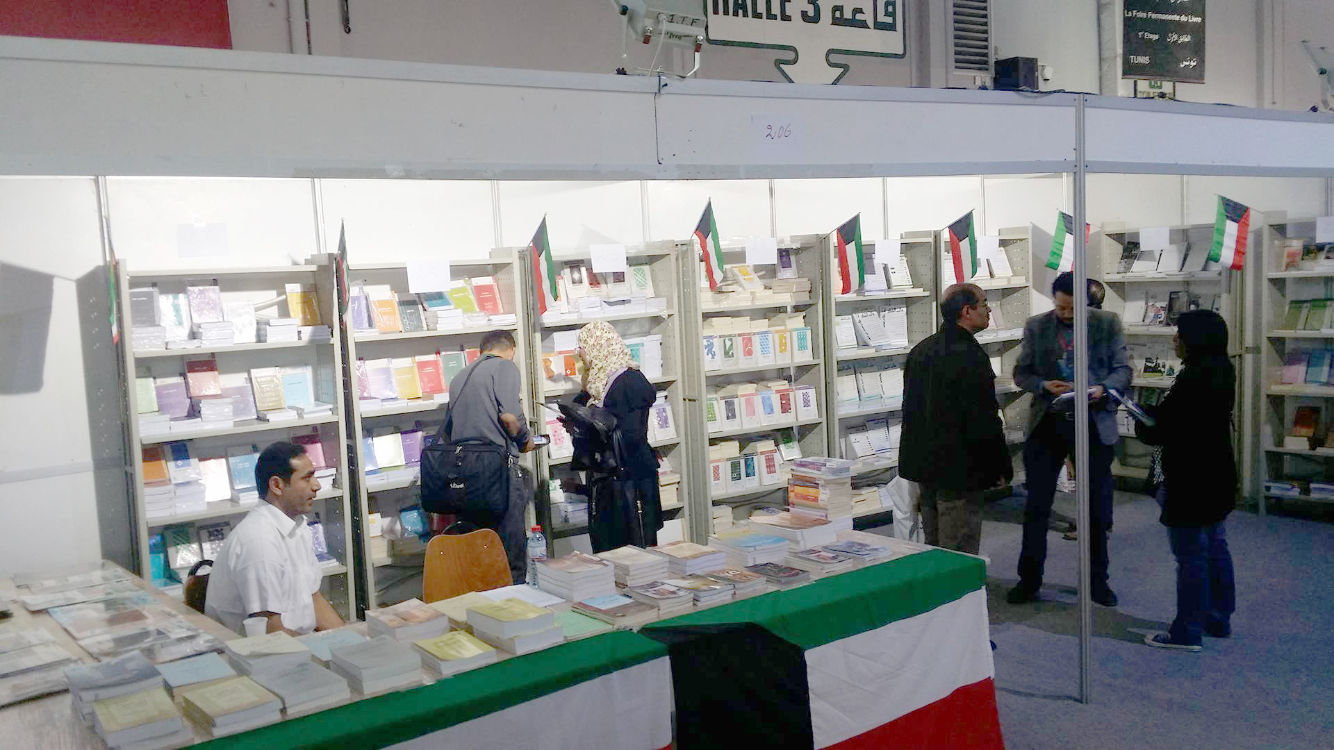 إقبال كبير على جناح الكويت في معرض تونس الدولي للكتاب