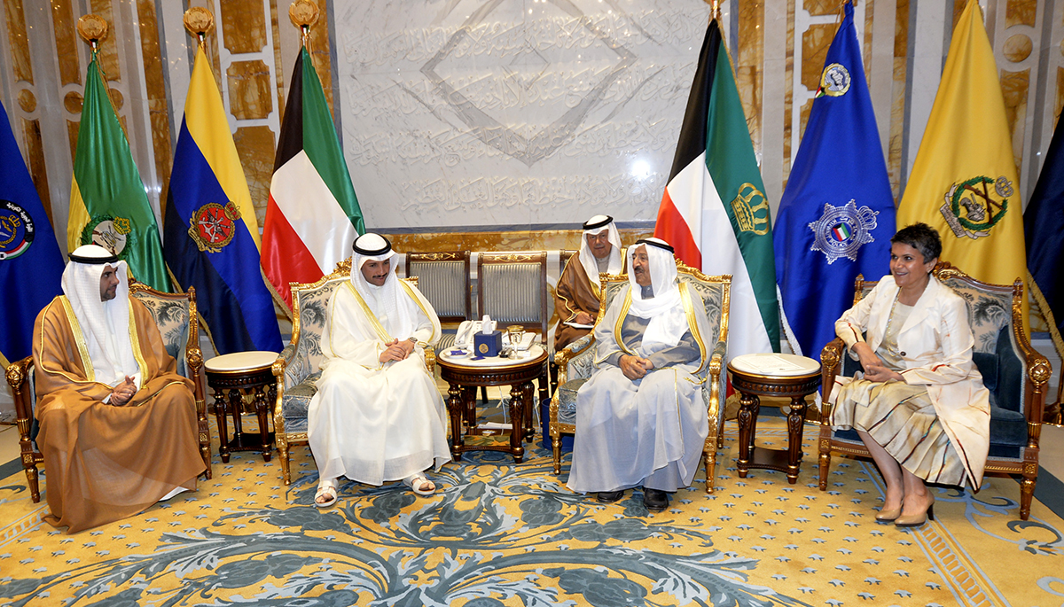 His Highness the Amir Sheikh Sabah Al-Ahmad Al-Jaber Al-Sabah received National Assembly Speaker Marzouq Al-Ghanim and members of the executive committee of the parliamentary caucus