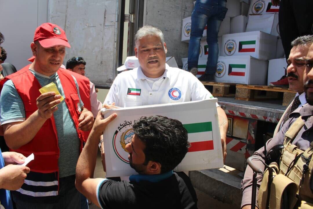KRCS distributes 2,000 food baskets to Iraqi refugees