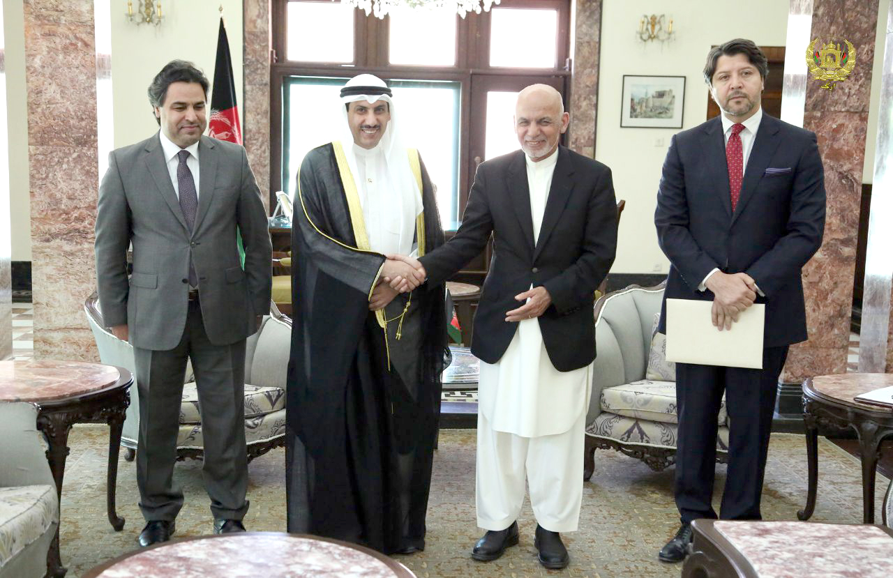 Afghan President Mohammad Ashraf during his reception of Kuwait's Ambassador to Uzbekistan Ahmad Al-Jeeran
