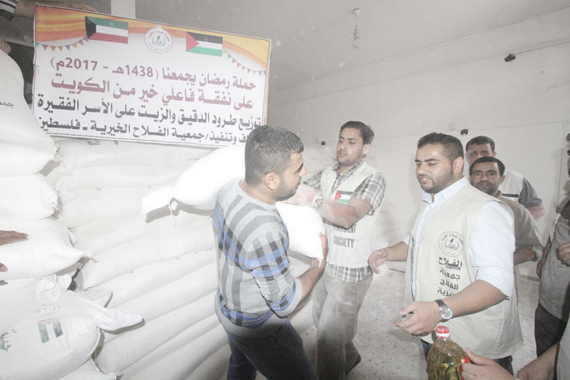 توزيع مساعدات كويتية في محافظات قطاع غزة بمناسبة حلول شهر رمضان المبارك
