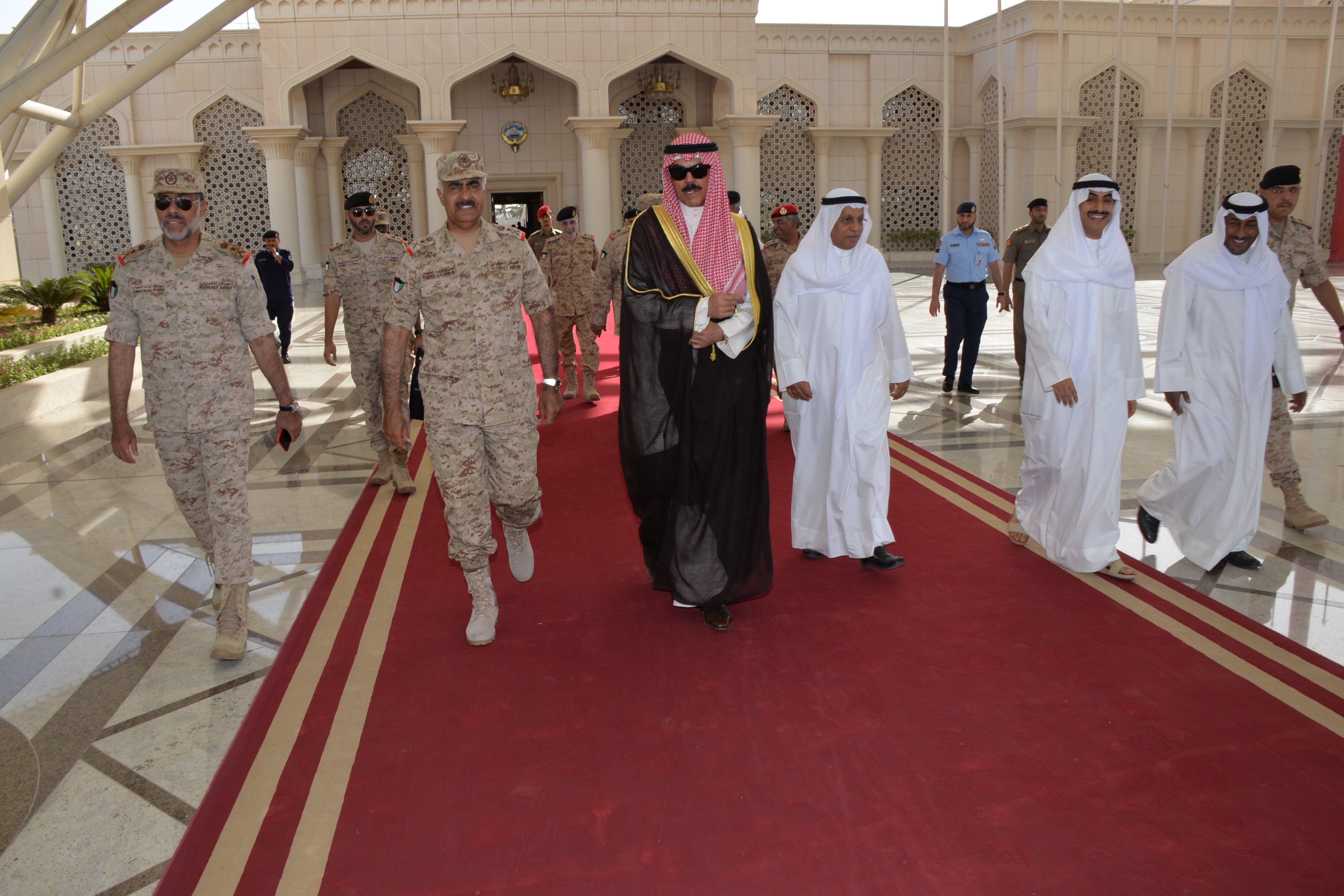 نائب رئيس مجلس الوزراء وزير الدفاع الكويتي الشيخ محمد الخالد الحمد الصباح متوجها إلى المملكة العربية السعودية