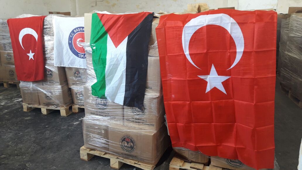 وصول المساعدات التركية الى غزة عبر معبر (كرم ابو سالم)