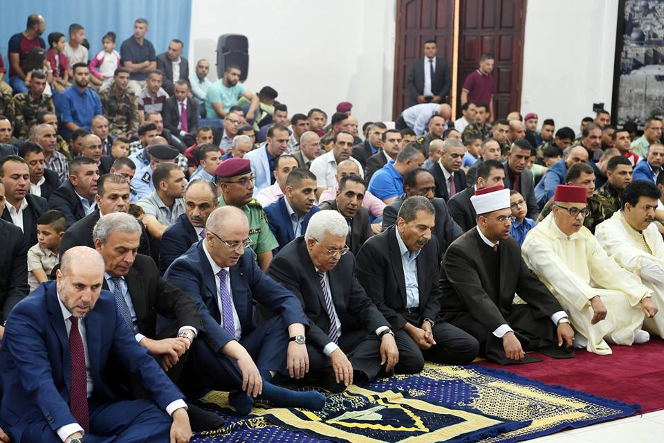 رئيس السلطة الفلسطينية محمود عباس خلال صلاة العيد