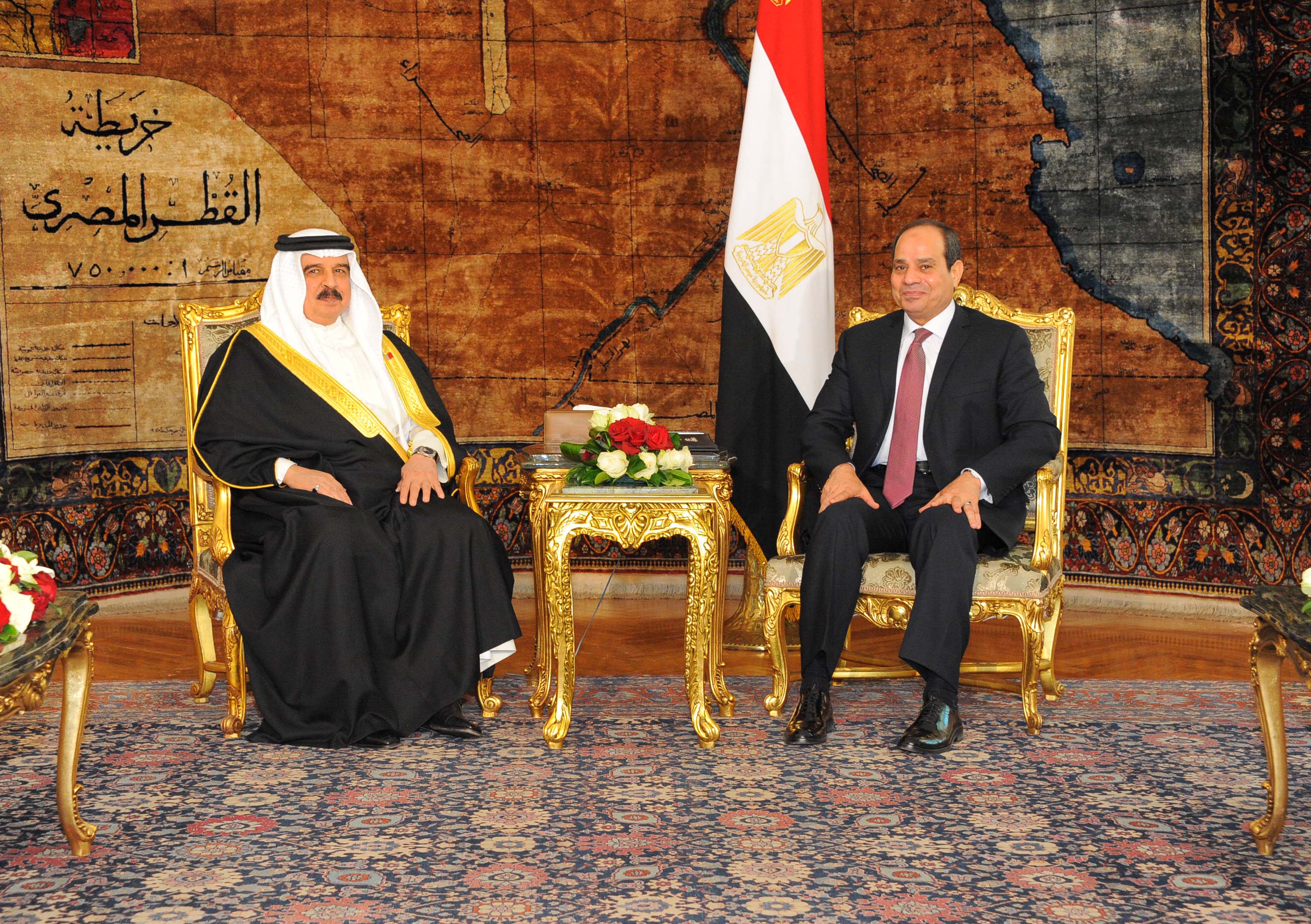 الرئيس المصري عبدالفتاح السيسي والعاهل البحريني الملك حمد بن عيسى آل خليفة أثناء جلسة المباحثات
