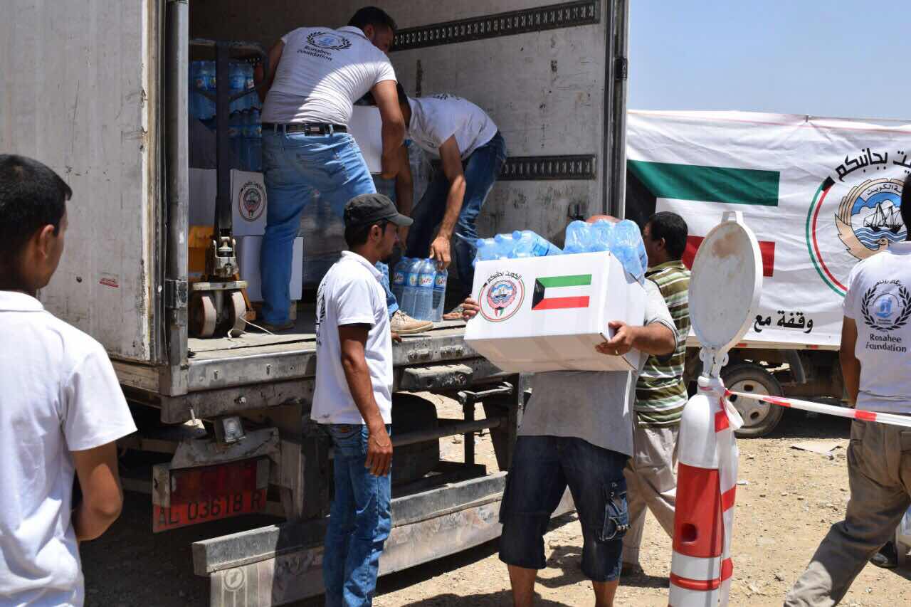 Kuwaiti food aid trickles into Iraq's Mosul
