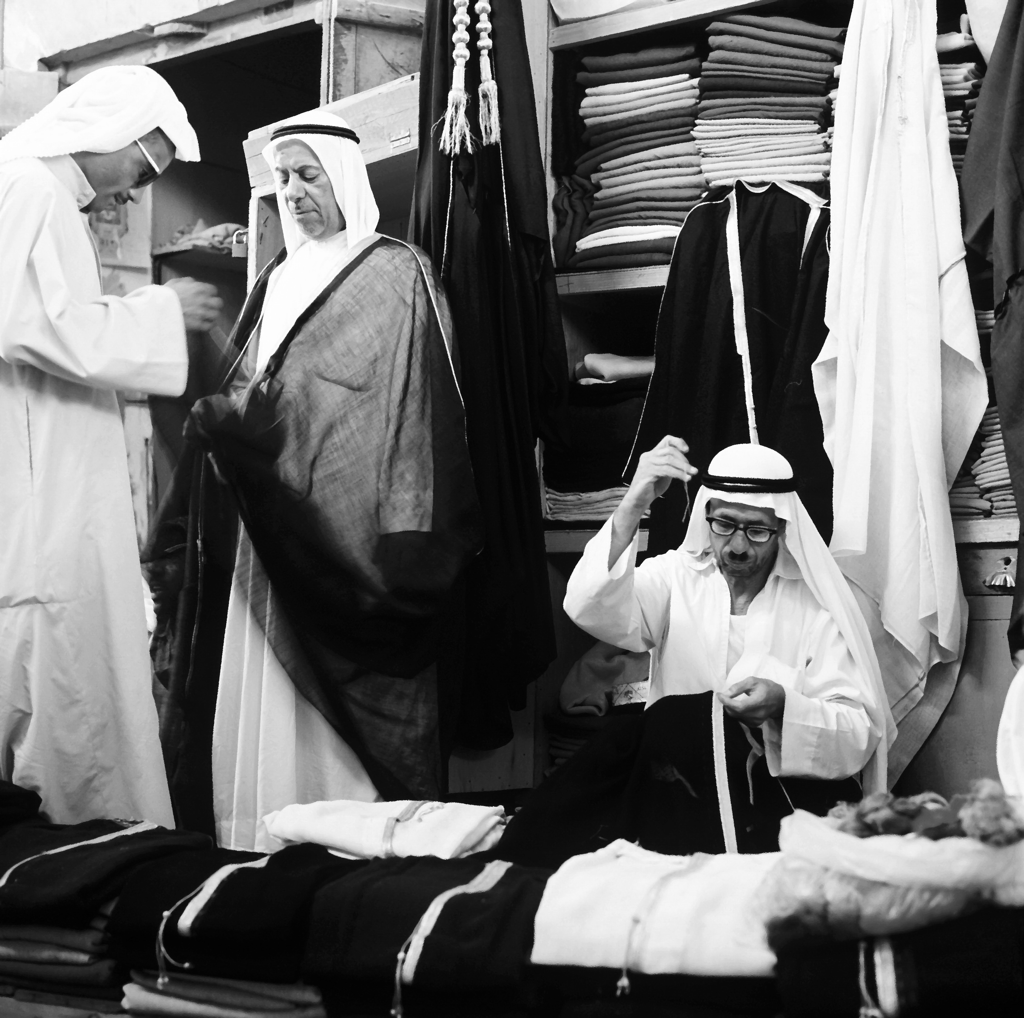  The type of clothing that showed the high status of a man among his peers was the "Bisht"