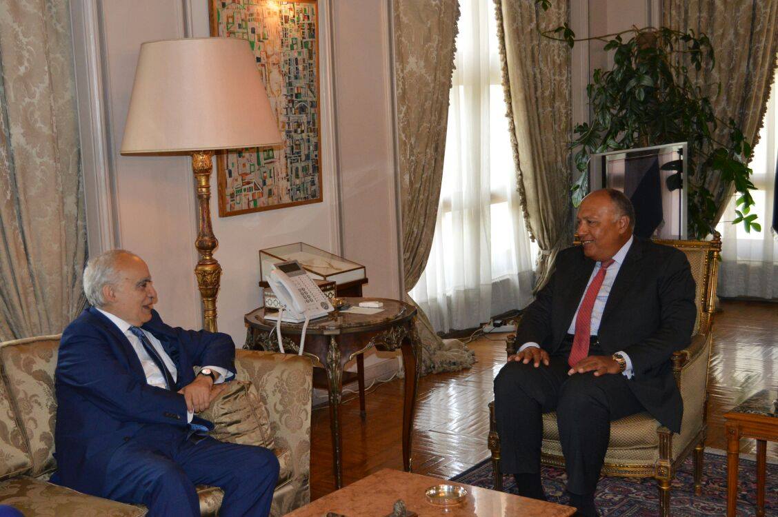 جانب من لقاء وزير الخارجية المصري سامح شكري مع مبعوث الامم المتحدة لليبيا غسان سلامة