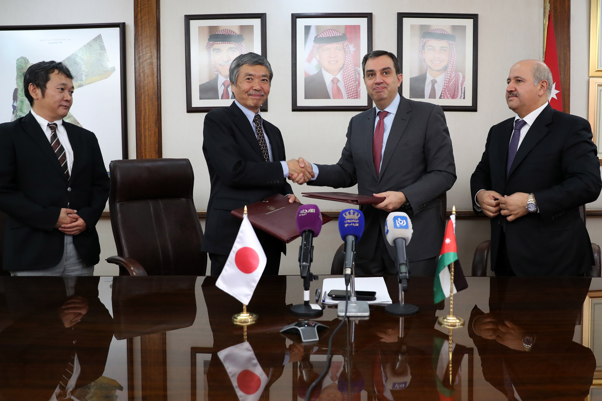 Jordan's Minister of Planning Emad Al-Fakhouri and Japanese Ambassador in Amman Shuichi Sakurai inked an additional grant agreement worth USD 12.6 million to finance a water network expansion project in Al-Balqa governorate, west of Jordan
