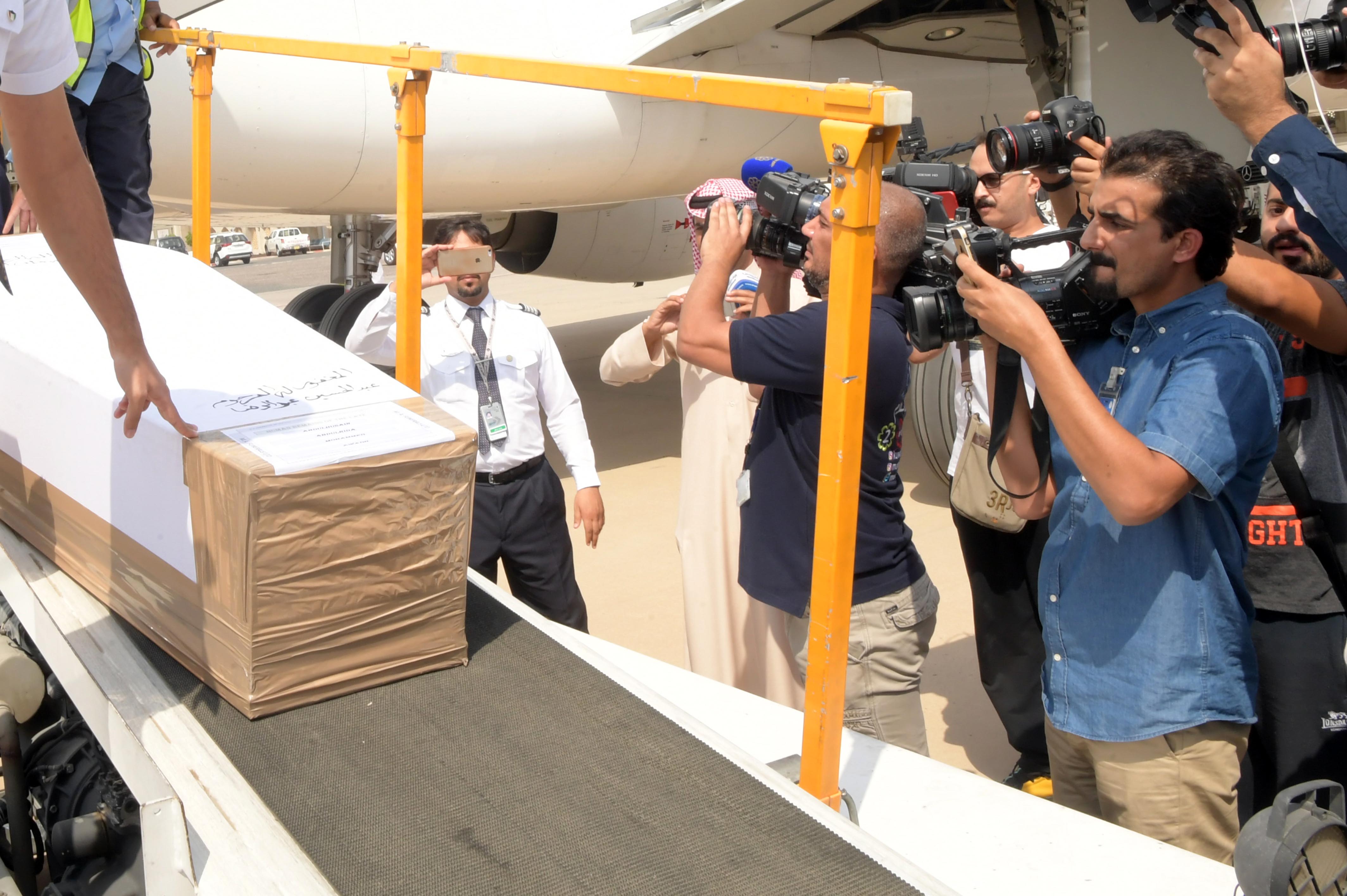 Remains of legendary actor Abdulhussein Abdulredha arrives in Kuwait