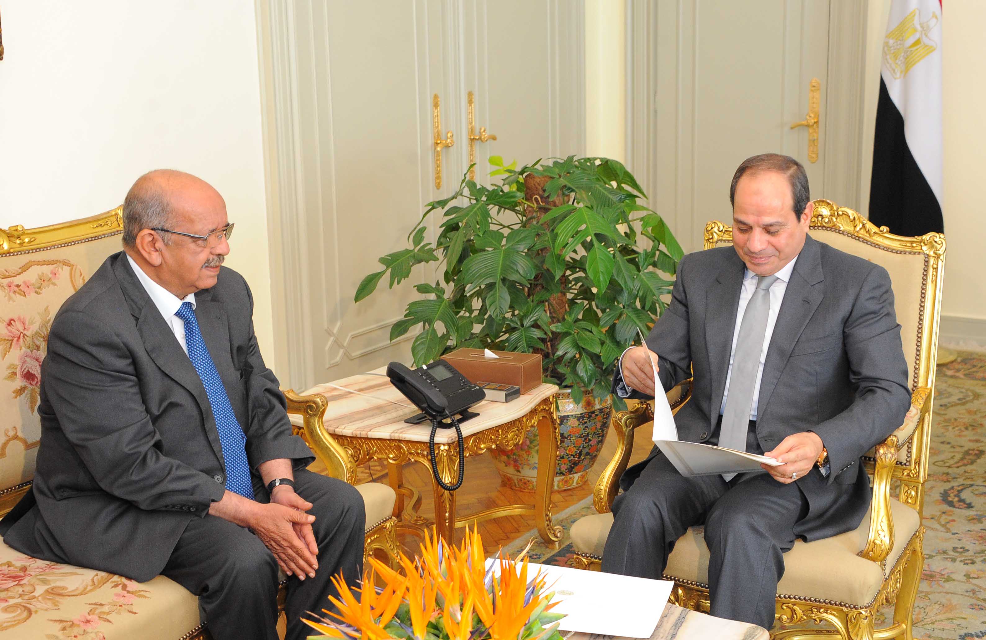 الرئيس المصري عبدالفتاح السيسي يستقبل وزير الخارجية الجزائري