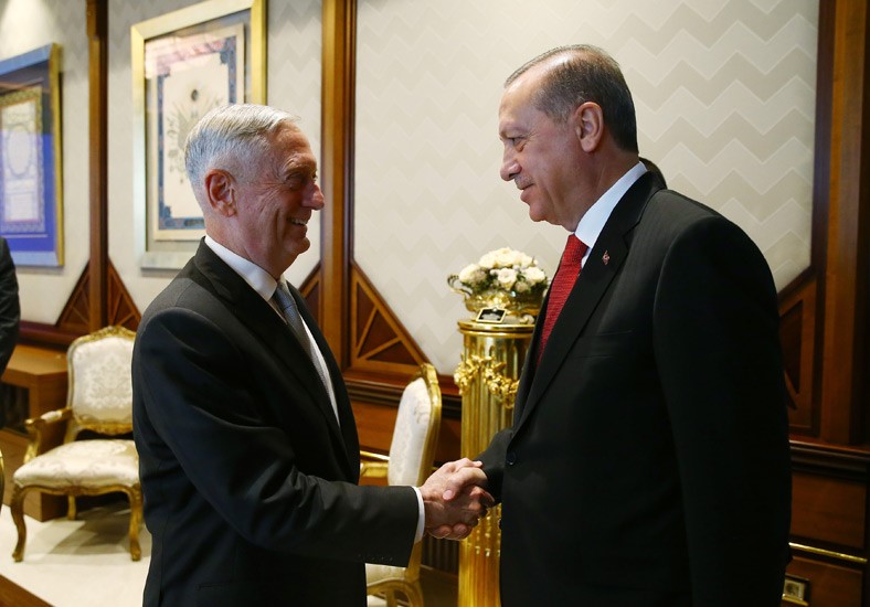 الرئيس التركي رجب طيب اردوغان خلال استقباله وزير الدفاع الأمريكي جيمس ماتيس