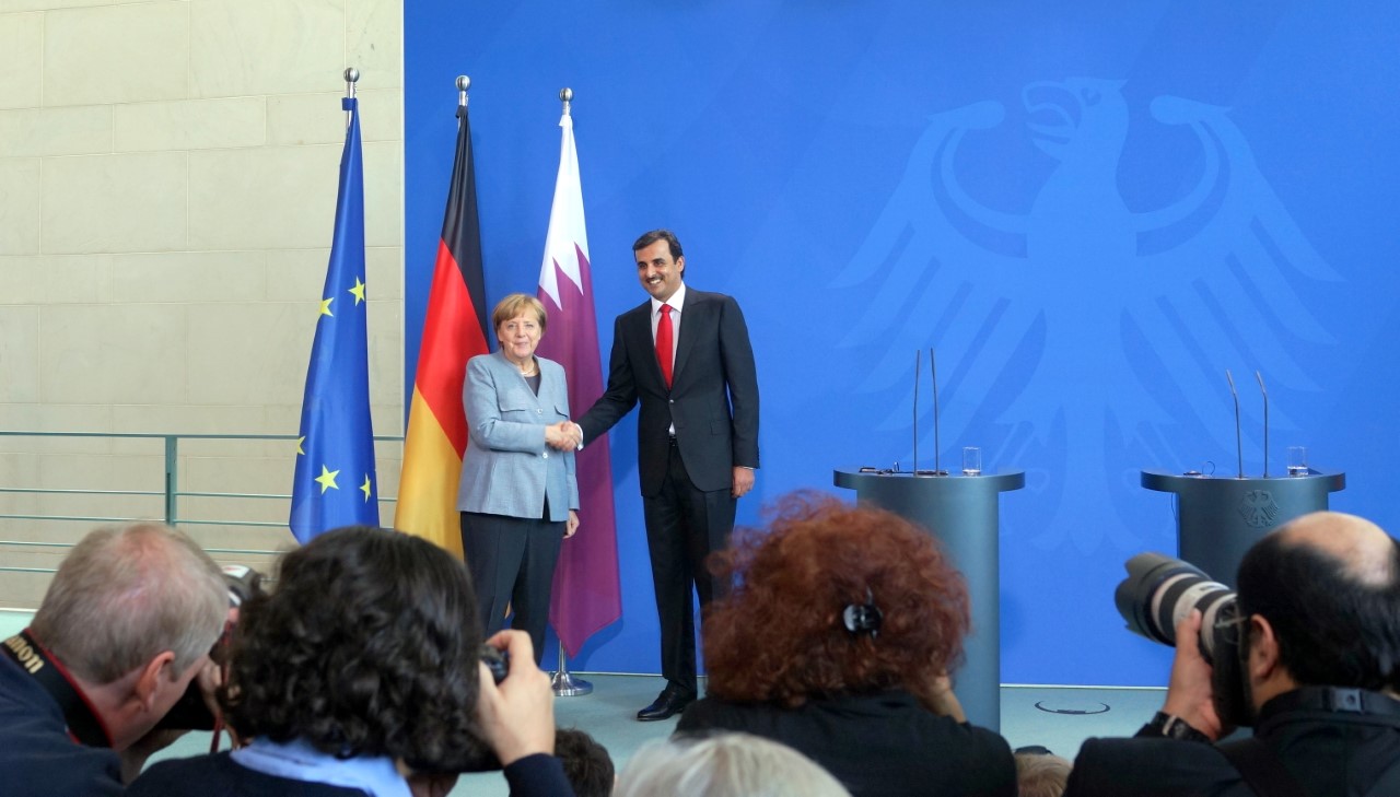 German Chancellor Angela Merkel and Qatari Amir Sheikh Tamim bin Hamad Al-Thani at a joint news conference
