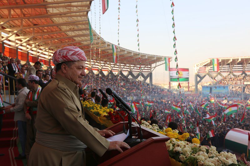 رئيس اقليم كردستان العراق مسعود البارزاني خلال احد التجمعات المؤيدة لاستفتاء استقلال الإقليم