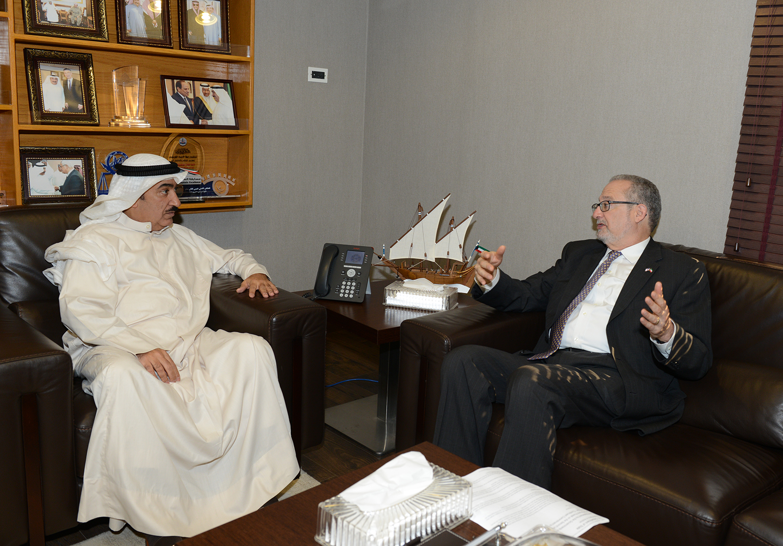 نائب المدير العام للوكالة لقطاع التحرير رئيس التحرير سعد العلي يستقبل سفير الولايات المتحدة الامريكية لدى الكويت لورانس سيلفرمان