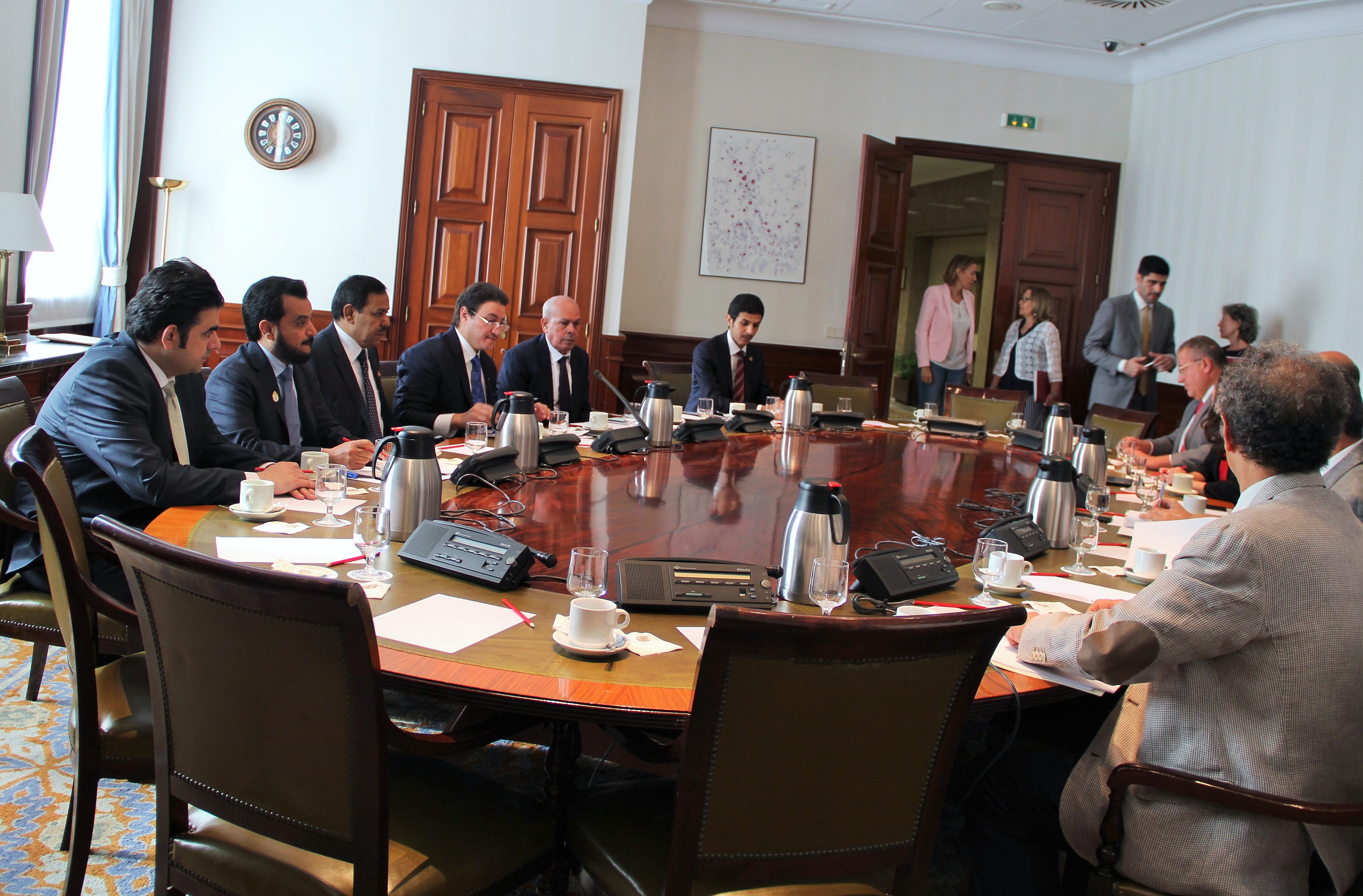وفد مجموعة الصداقة البرلمانية السادسة خلال اجتماعهم مع لجنة الشؤون الخارجية في مجلس النواب الاسباني
