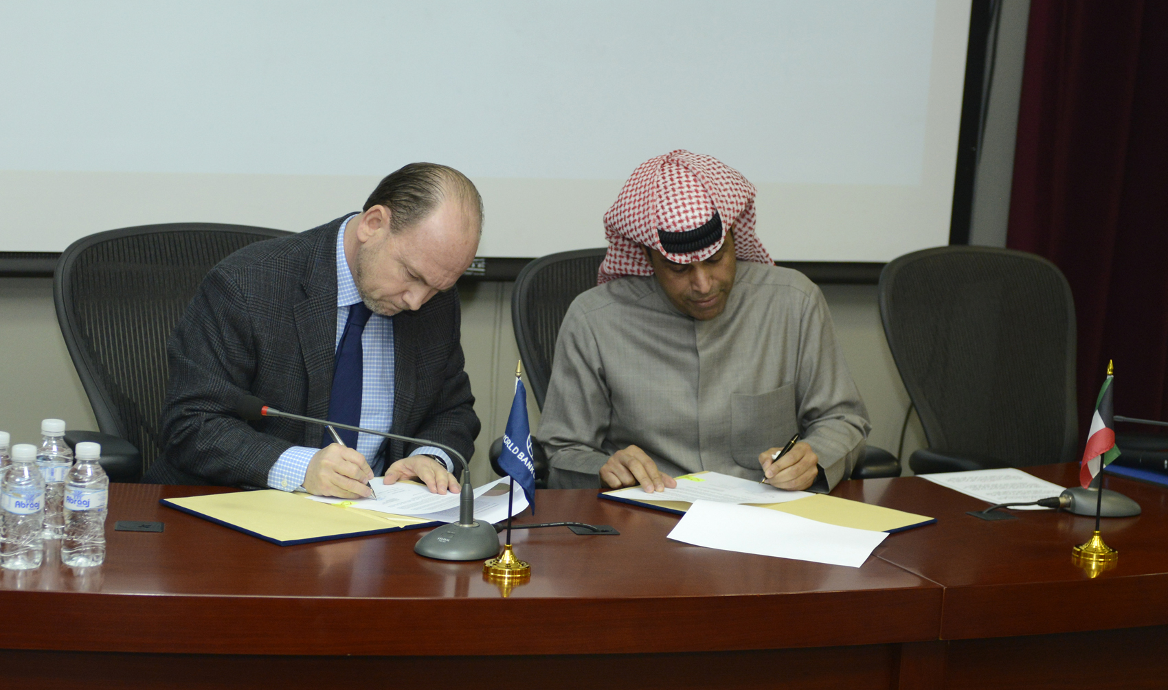 Kuwait's Ministry of Commerce and Industry partnered with World Bank Group (WBG) as part of a concrete plan designed to boost Kuwait's trade ties with neighboring countries and the rest of the world