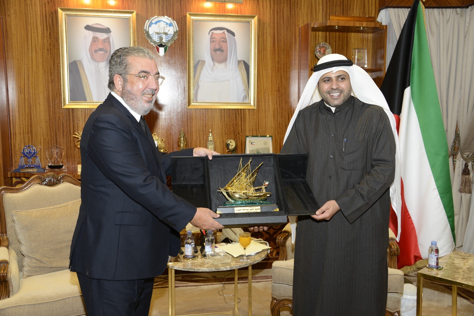 Kuwaiti Minister of Information Mohammed Al-Jabri presented Director General of the Arab Maghreb News Agency (MAP), Khalil Hachimi Idrissi with a commemorative shield  