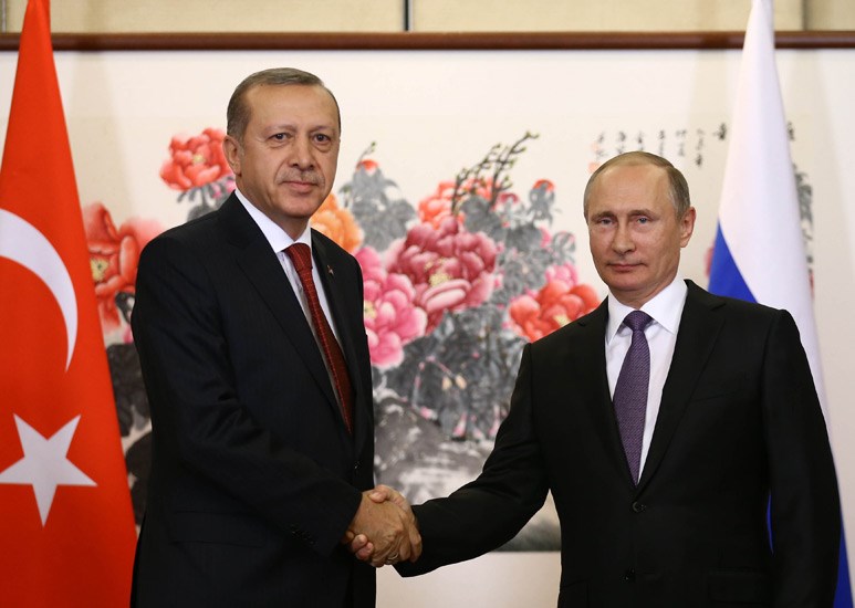 الرئيسان الروسي فلاديمير بوتين والتركي رجب طيب اردوغان في لقاء سابق