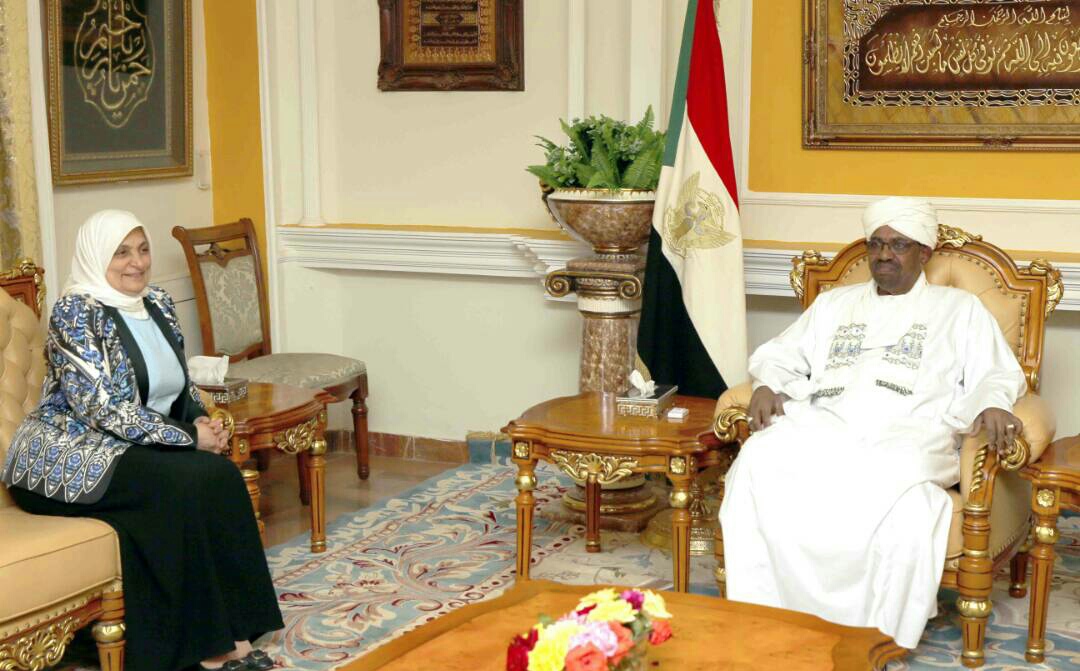 Sudanese President Omar Al-Bashir meets with Kuwaiti Minister of Social Affairs and Labor and Minister of State for Economic Affairs Hind Al-Sabeeh