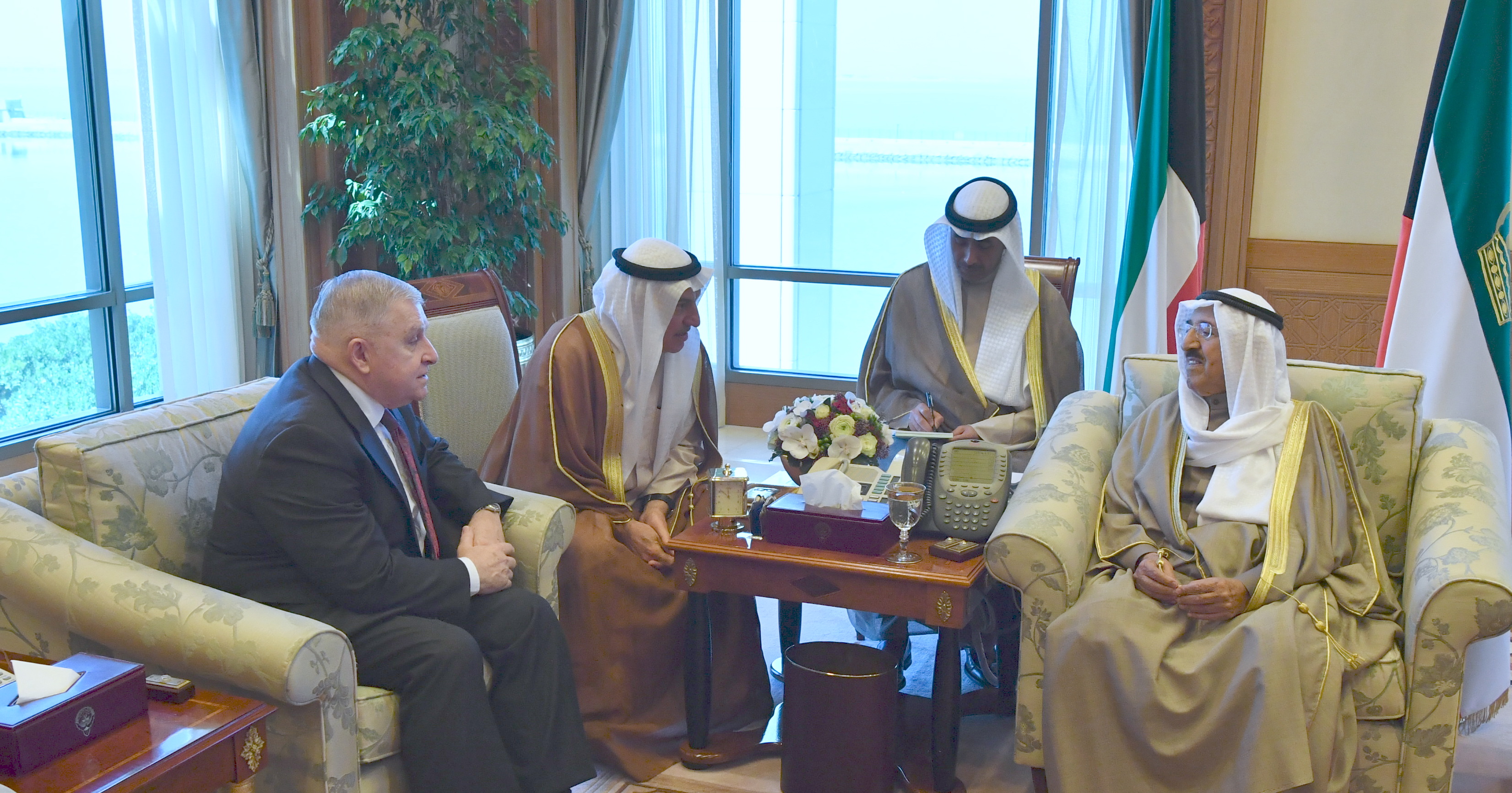 His Highness the Amir Sheikh Sabah Al-Ahmad Al-Jaber Al-Sabah received visiting retired US Marine Corps Gen. Anthony Zinni