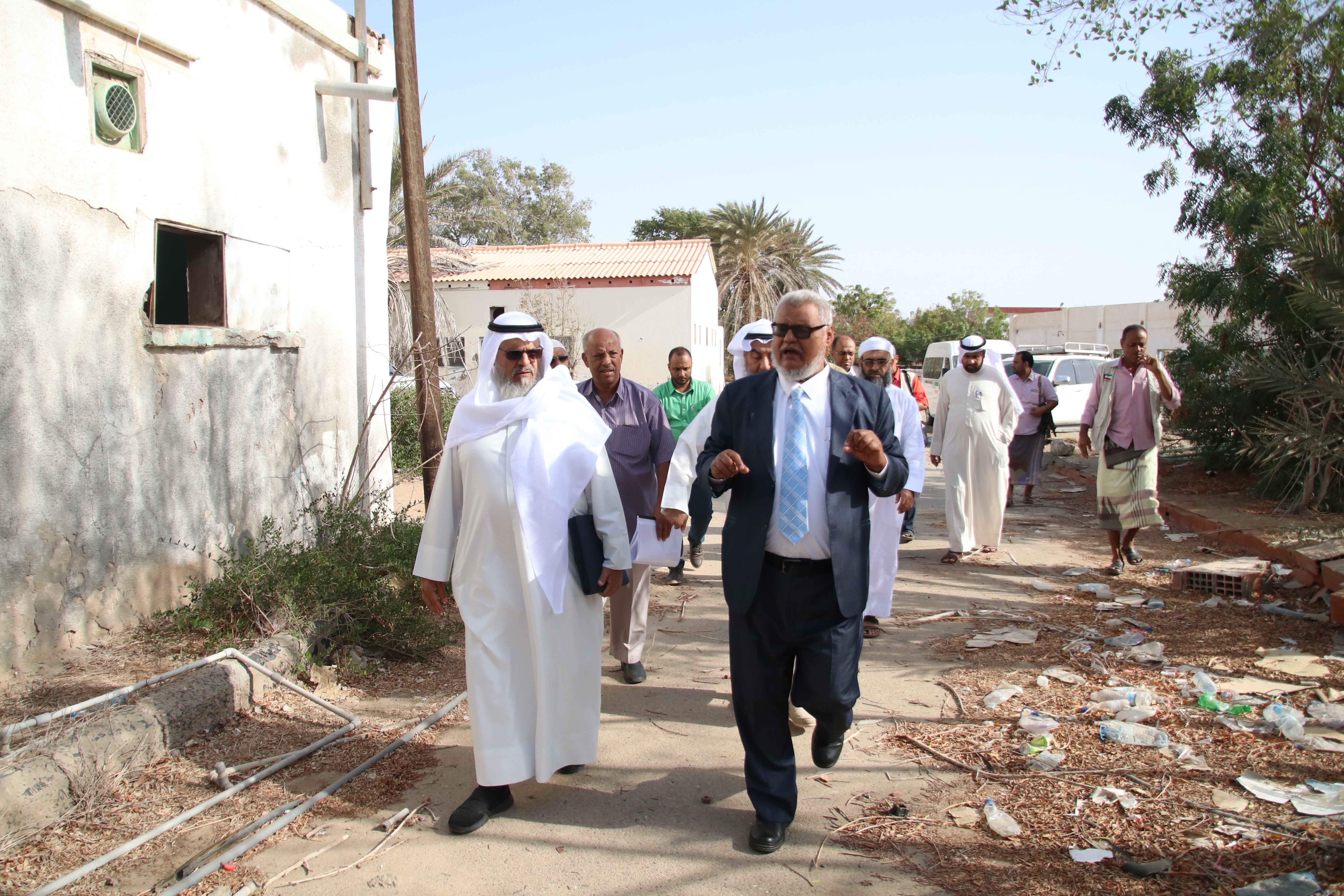 A delegation of Kuwait Society for Relief (KSR) inspects Al-Nasr hospital in Aden to examine its needs
