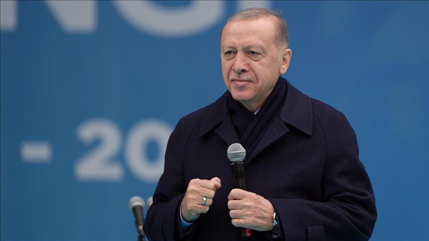 الرئيس التركي يخاطب الجمهور في اسطنبول