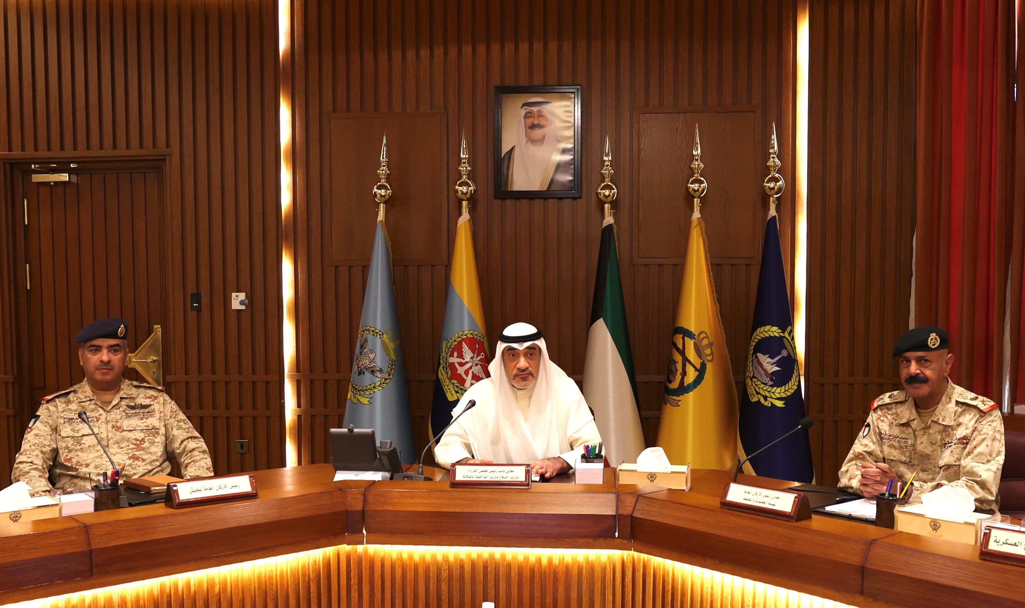 نائب رئيس مجلس الوزراء وزير الدفاع الشيخ فهد يوسف سعود الصباح يترأس الاجتماع الذي ضم كبار القادة العسكريين