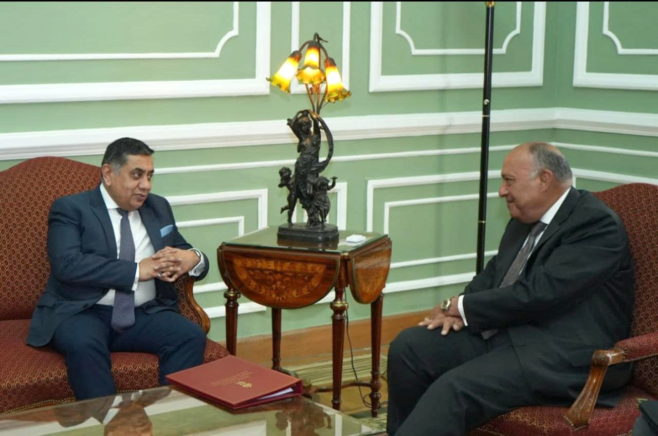 وزير الخارجية المصري سامح شكري ووزير الدولة البريطاني لشؤون الشرق الأوسط وشمال أفريقيا اللورد طارق أحمد