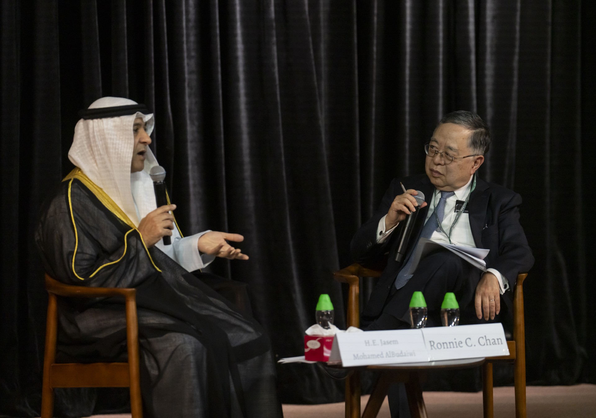 الأمين العام لمجلس التعاون لدول الخليج العربية جاسم البديوي خلال مشاركته في حلقة نقاشية أقامتها الجمعية الآسيوية في هونغ كونغ
