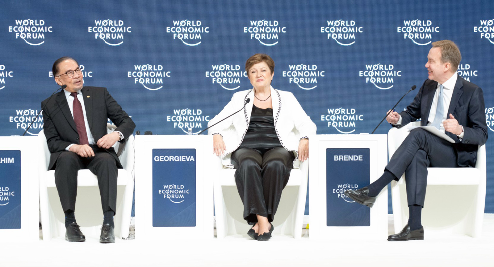 مديرة صندوق النقد الدولي اثناء جلسات منتدى الاقتصاد العالمي