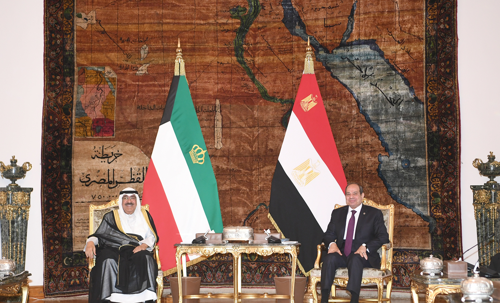 Kuwait's Amir, Egyptian Pres. hold official session of talks