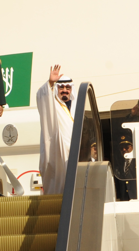 Saudi monarch departs after participating in the Arab Economic Summit
