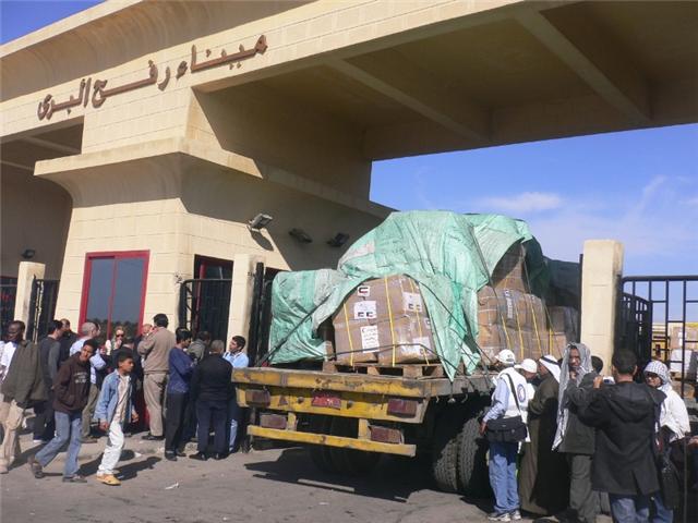 دخول شحنة من المساعدات الطبية الكويتية الى قطاع غزة عبر معبر رفح