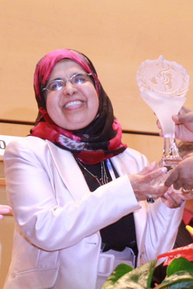Dr. Amal Abdurrahman Al-Jowder, from Bahrain receives the Sasakawa Health Prize