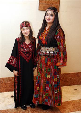 KUNA Traditional cloak a prominent piece in Jordanian women s wardrobes Culture Art 17 07 2009