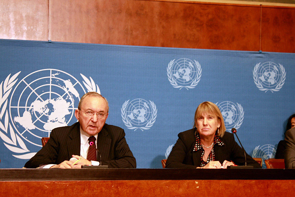 رئيس لجنة الامم المتحدة لتقصي الحقائق ريتشارد غولدستون امام مجلس حقوق الانسان في جنيف 