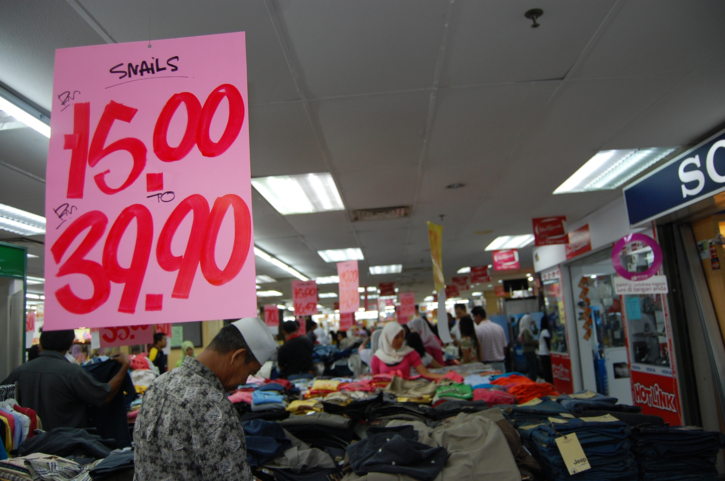 اقبال شديد على الاسواق في ماليزيا قبل حلول عيد الفطر المبارك