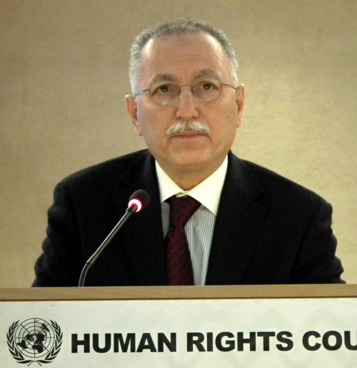 الأمين العام لمنظمة المؤتمر الاسلامي اكمل الدين احسان اوغلو