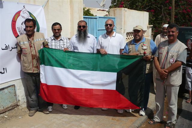 Kuwait distributes relief supply to Libyan refugees in Tunisia