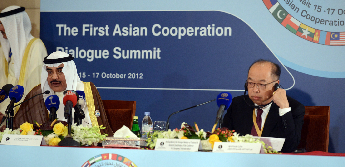 نائب رئيس مجلس الوزراء ووزير الخارجية الشيخ صباح الخالد الصباح في مؤتمر صحافي مشترك مع وزير خارجية تايلاند