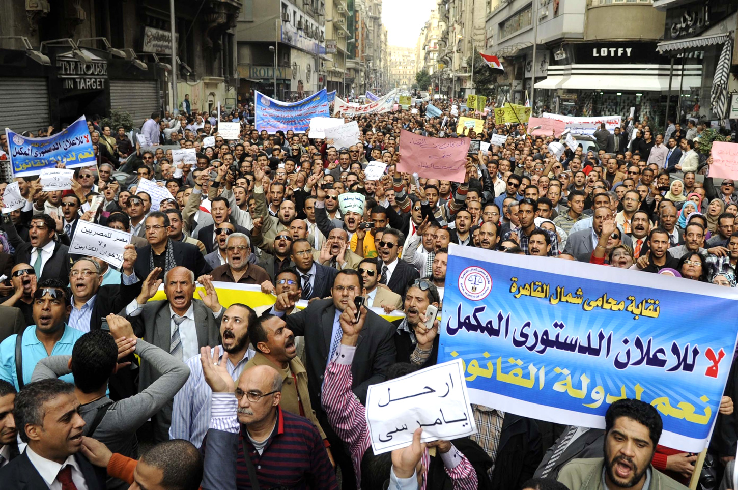 مسيرات تضم الاف المصريين تنطلق باتجاه ميدان التحرير