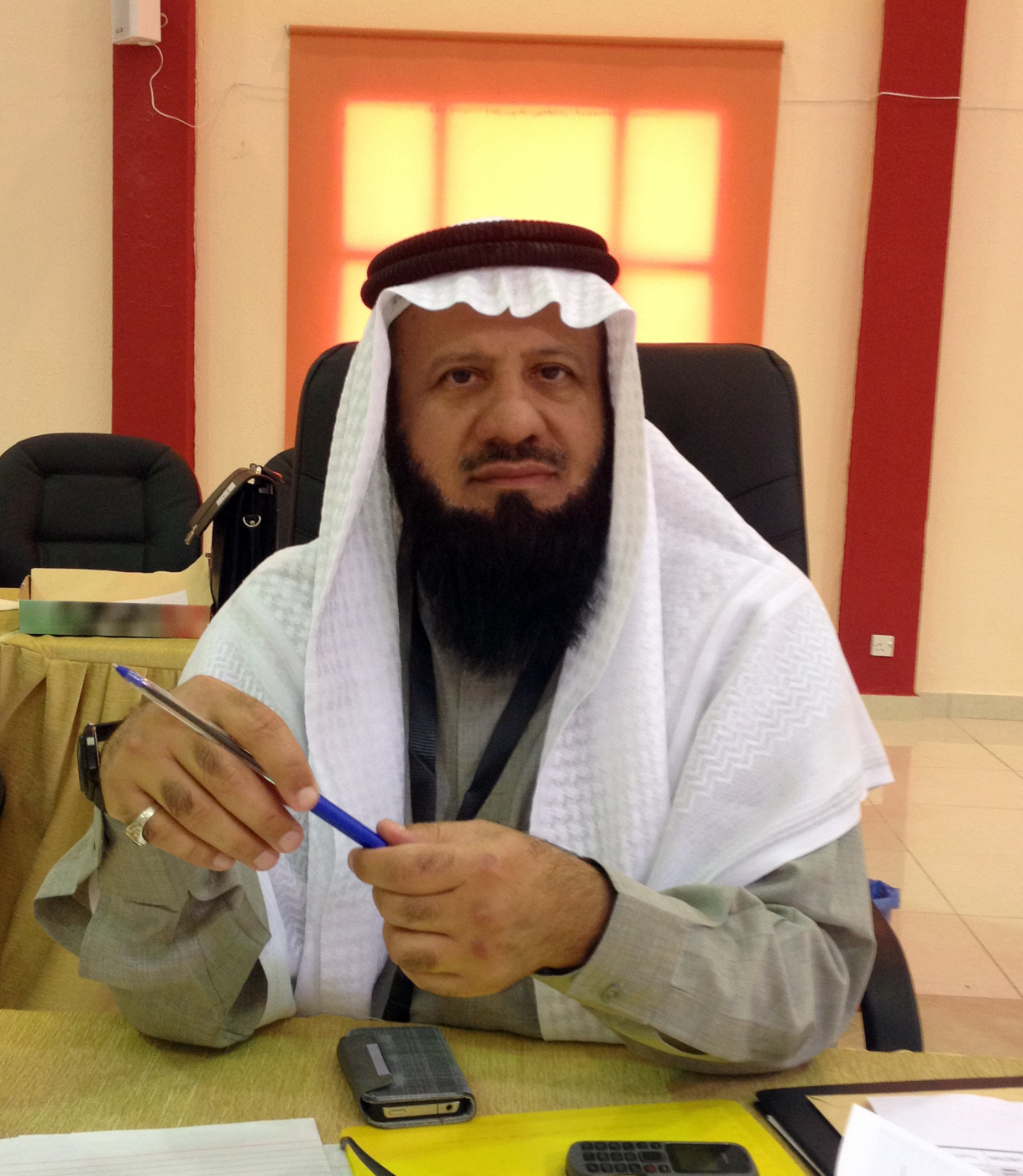 رئيس اللجنة الأصلية (ذكور) في مدرسة بيبي السالم الصباح في الدائرة الانتخابية الاولى (منطقة الدسمة) المستشار ابراهيم الملا