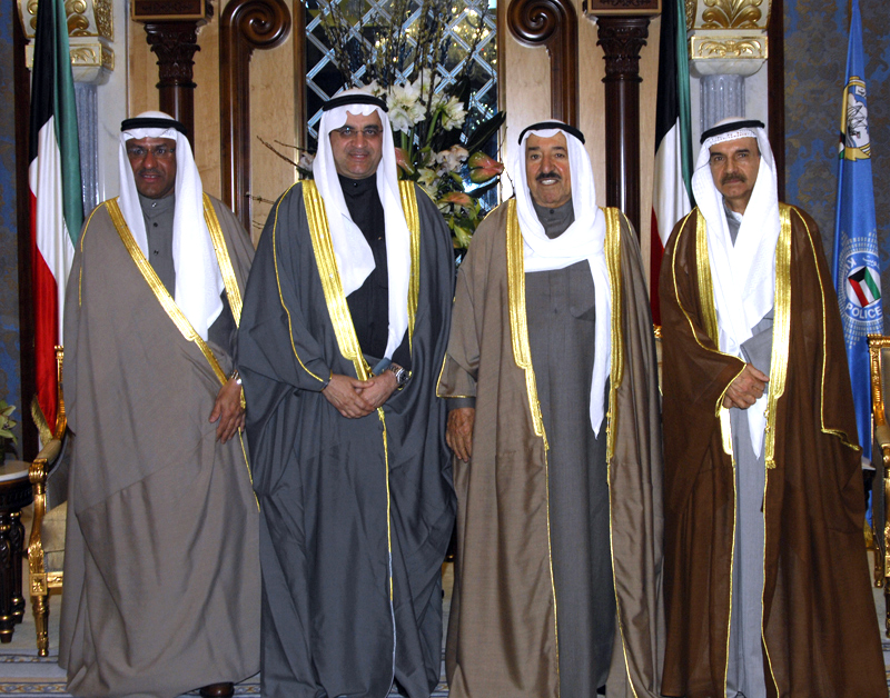 حضرة صاحب السمو امير البلاد الشيخ صباح الاحمد الجابر الصباح أثناء استقباله رئيس المجلس الاعلى للقضاء معالي المستشار فيصل عبدالعزيز المرشد والنائب العام ضرار علي العسعوسي